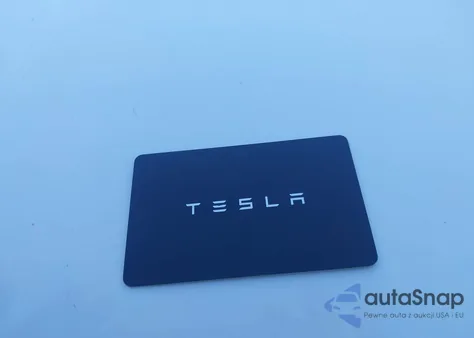 2024 Tesla Model Y Long Range Dual Motor All-Wheel Drive/Rwd z USA, uszkodzony, nr VIN 7SAYGDED2RF010631